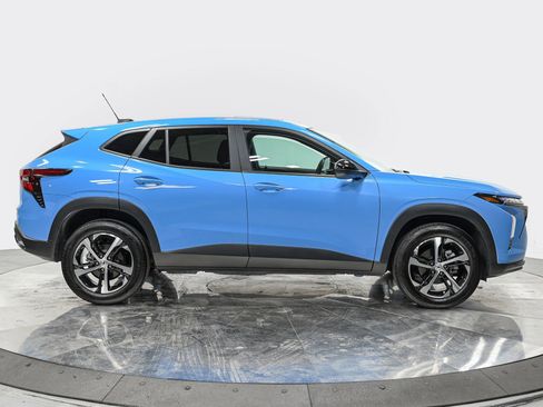 Used 2025 Chevrolet Trax RS w/ Driver Confidence Package FWD image 8