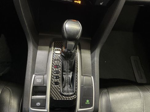 Used 2018 Honda Civic Touring image 19
