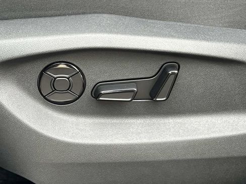 New 2026 Volkswagen Tiguan SE R-Line FWD image 13
