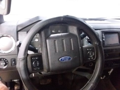 Used 2015 Ford F250 XLT w/ XLT Interior Package image 11