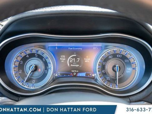 Used 2022 Chrysler 300 Touring w/ Sport Appearance Package image 7