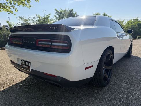 Used 2017 Dodge Challenger SRT Hellcat RWD image 4