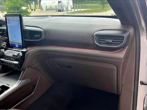 Used 2023 Ford Explorer King Ranch w/ Technology Package RWD image 17