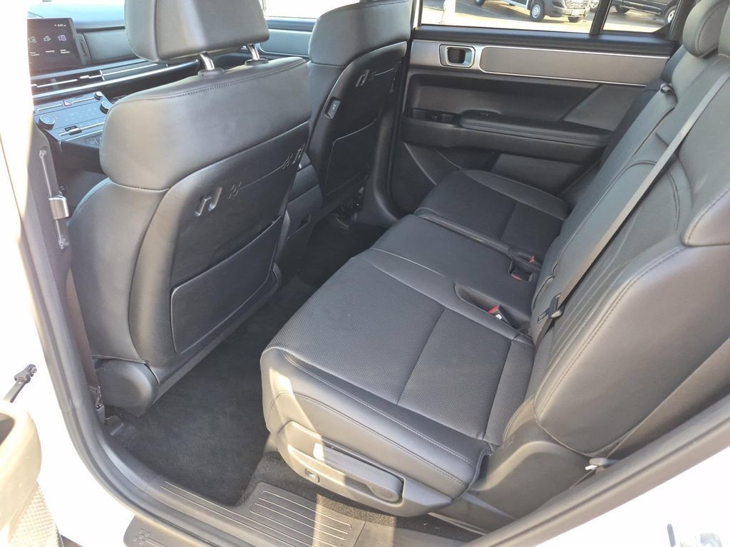 Used 2026 Hyundai Santa Fe SEL AWD/4WD image 15
