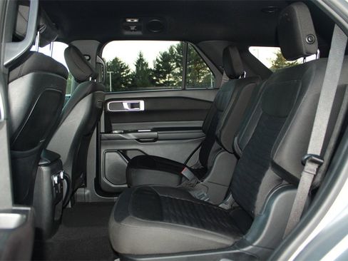 Used 2020 Ford Explorer XLT w/ Comfort Package image 13