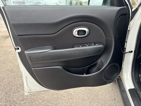 Used 2018 Kia Soul + image 11