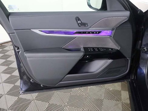 Used 2025 BMW 740i xDrive image 27