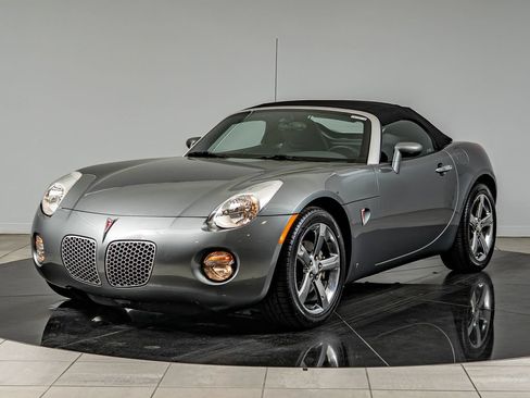 Used 2006 Pontiac Solstice Convertible w/ Premium Package RWD image 1
