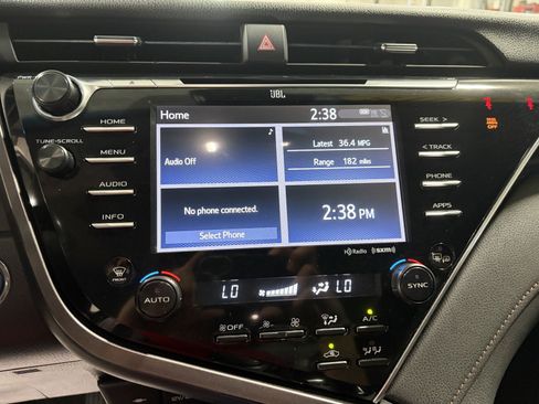Used 2018 Toyota Camry XLE w/ Audio Package FWD image 17