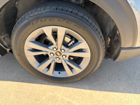 Used 2024 Ford Explorer XLT w/ Equipment Group 202A RWD image 10