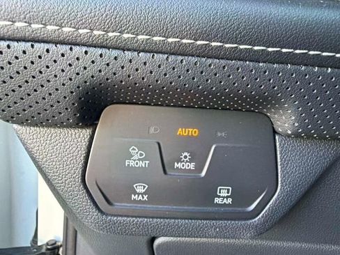 Used 2024 Volkswagen Atlas SE AWD/4WD image 36