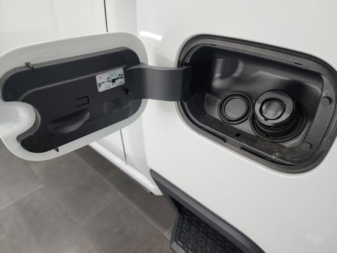 Used 2024 Chevrolet Silverado 2500 LT image 30