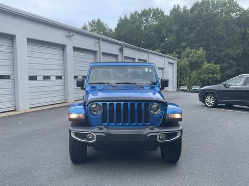Certified 2023 Jeep Gladiator Sport AWD/4WD image 2