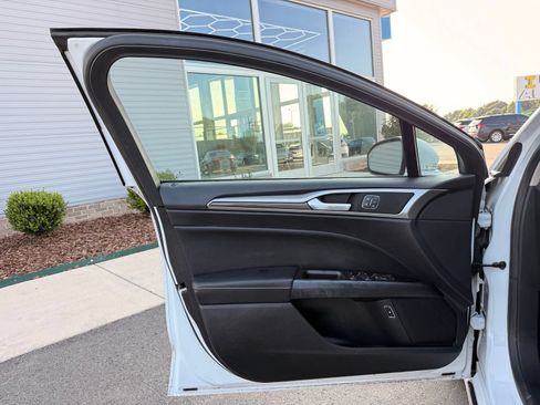Used 2018 Ford Fusion SE w/ Equipment Group 602A FWD image 10