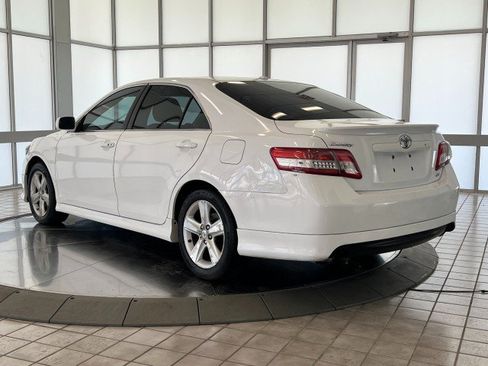 Used 2010 Toyota Camry LE FWD image 5