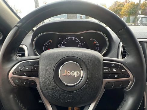 Used 2018 Jeep Grand Cherokee Laredo RWD image 12