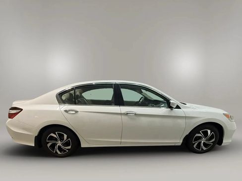 Used 2017 Honda Accord LX image 11