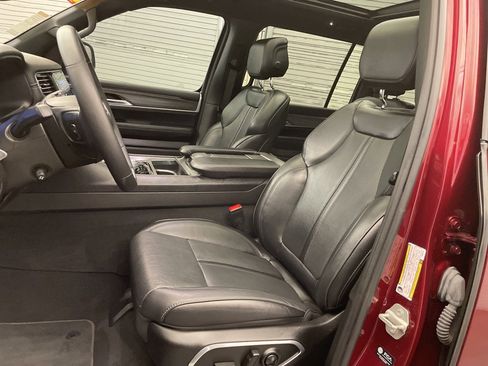 Used 2023 Jeep Wagoneer Series III w/ Premium Group I image 20