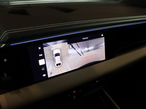 Used 2025 Porsche Macan Electric image 19