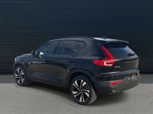 Certified 2024 Volvo XC40 B5 Plus w/ Climate Package image 7
