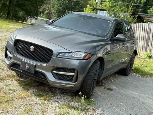 Used 2017 Jaguar F-PACE R-Sport image 2