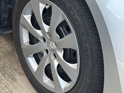 Used 2024 Toyota Corolla LE FWD image 5