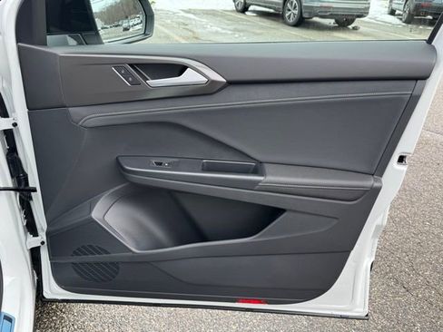 New 2026 Volkswagen Taos SE image 25