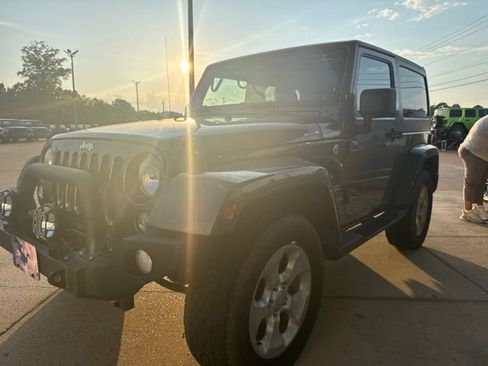 Used 2014 Jeep Wrangler Sahara w/ Dual Top Group AWD/4WD image 5