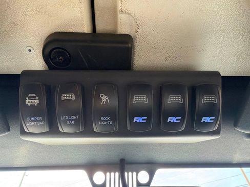Used 2015 Jeep Wrangler Unlimited Sahara w/ Connectivity Group AWD/4WD image 39