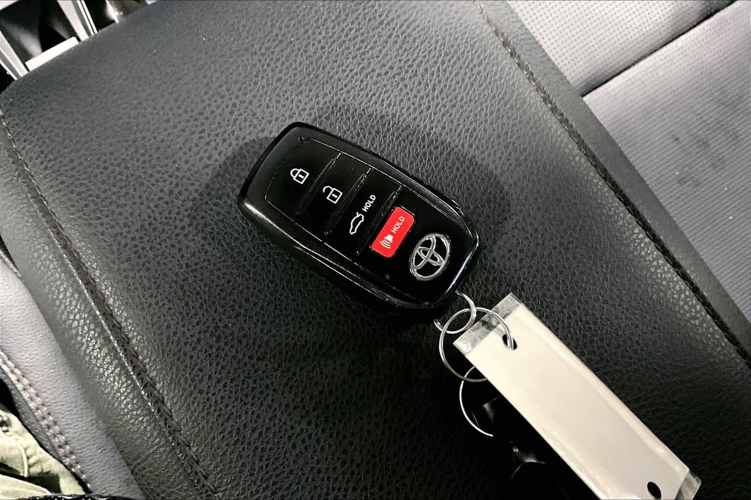 Used 2025 Toyota Camry XLE w/ Premium Package AWD/4WD image 15