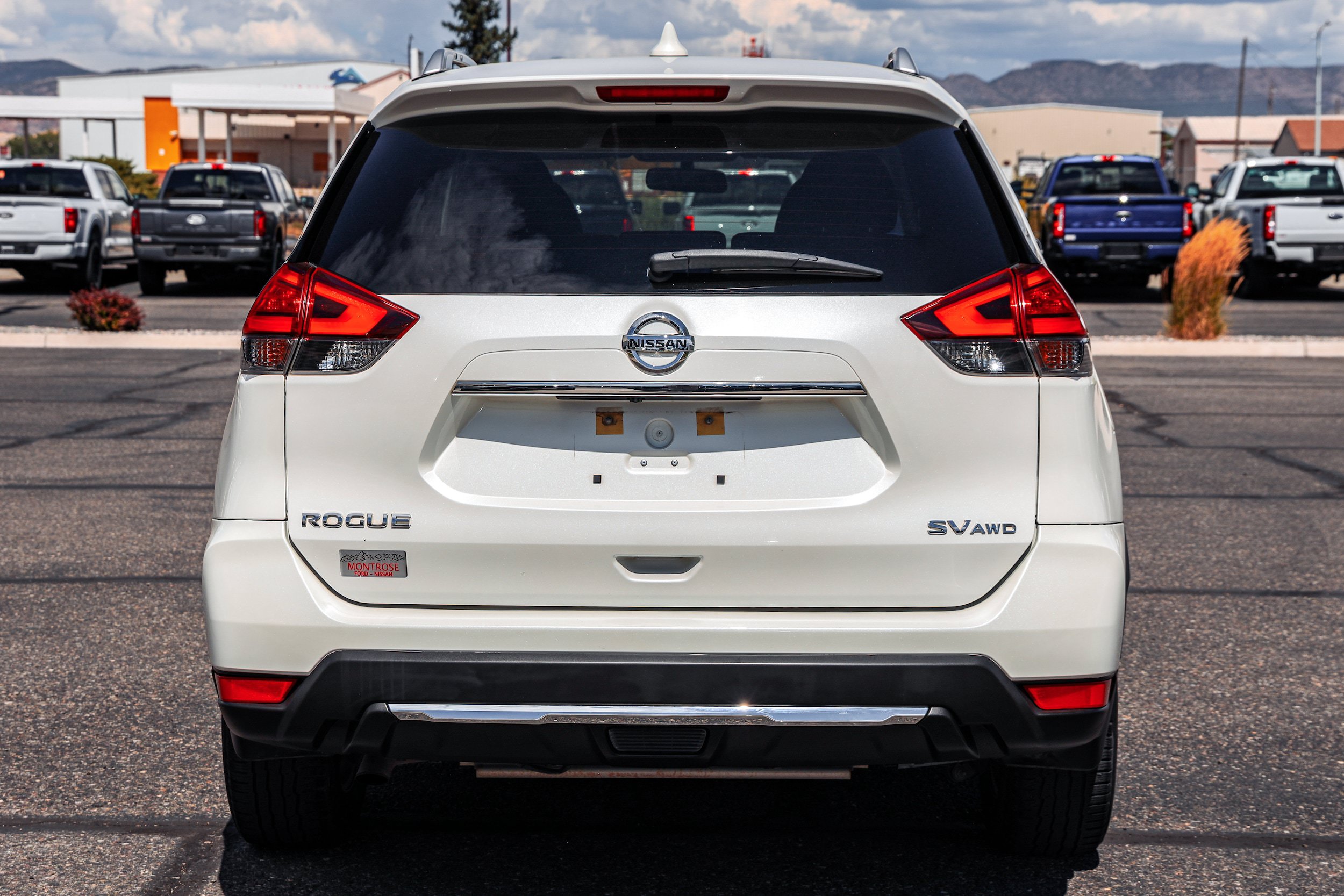 Used 2017 Nissan Rogue SV w/ SV Premium Package AWD/4WD image 5