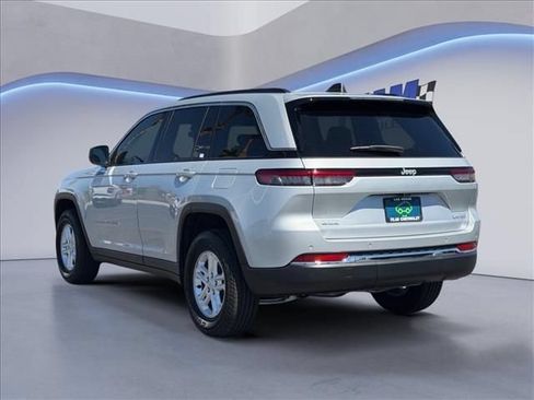 Used 2025 Jeep Grand Cherokee Laredo w/ Trailer Tow Package AWD/4WD image 3