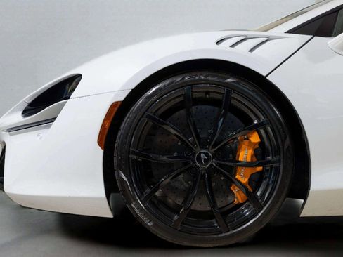 Used 2024 McLaren Artura image 8