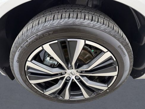 Certified 2025 Volvo XC60 B5 Plus image 8
