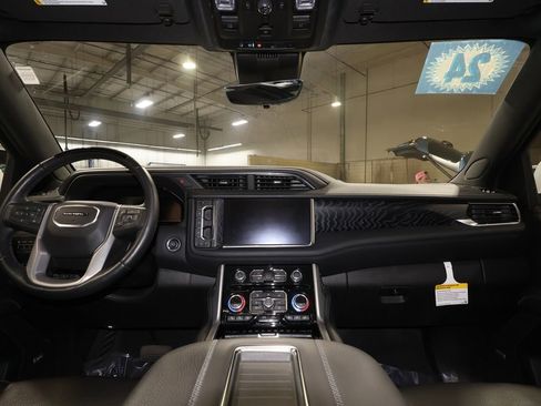 Certified 2024 GMC Yukon XL Denali w/ Denali Reserve Package image 33