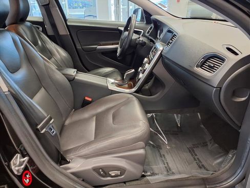 Used 2016 Volvo S60 T5 Premier w/ Climate Package image 10
