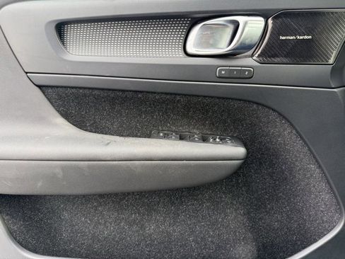 Used 2020 Volvo XC40 T5 R-Design image 10