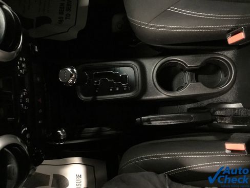 Used 2015 Jeep Wrangler Unlimited Rubicon w/ Connectivity Group image 44