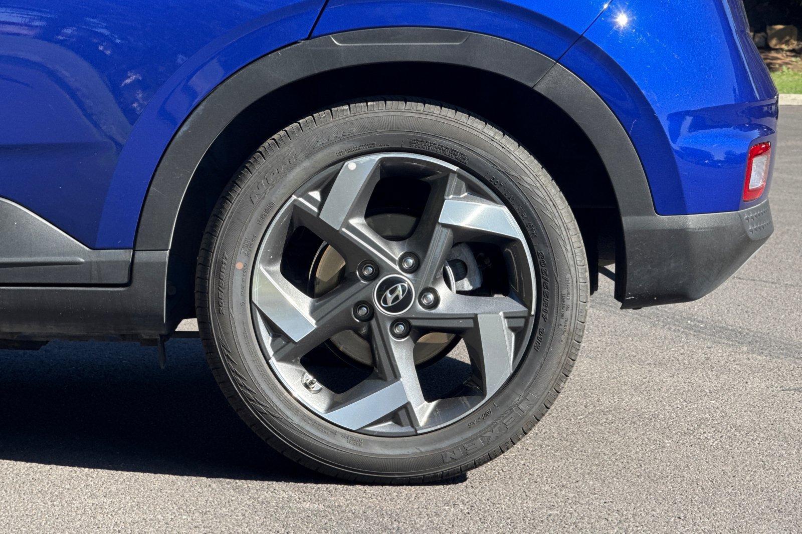 Used 2025 Hyundai Venue SEL FWD image 26