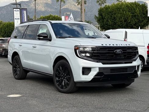 New 2026 Ford Expedition Platinum AWD/4WD image 2