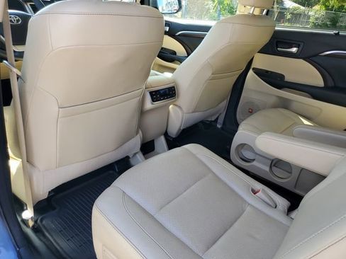 Used 2015 Toyota Highlander Limited Platinum AWD/4WD image 24