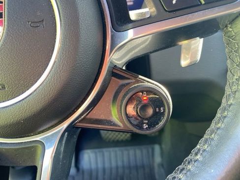 Used 2023 Porsche Cayenne Coupe image 21