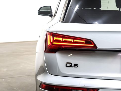 Used 2024 Audi Q5 e Prestige w/ Prestige Package image 16