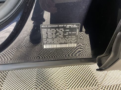 Used 2025 Volkswagen Atlas SE AWD/4WD image 23