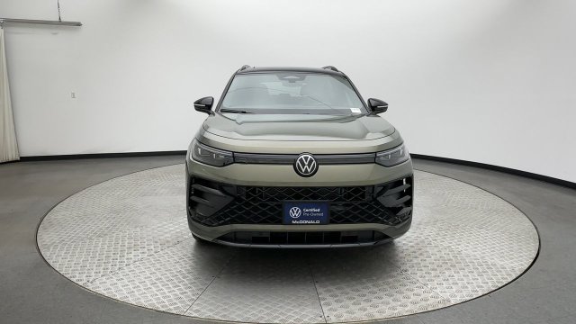Certified 2026 Volkswagen Tiguan SE R-Line AWD/4WD image 3