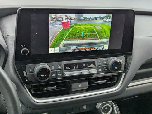 Certified 2025 Toyota Grand Highlander XLE image 12