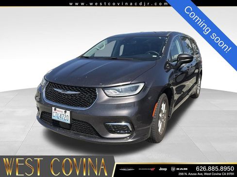 Used 2023 Chrysler Pacifica Touring-L FWD image 1