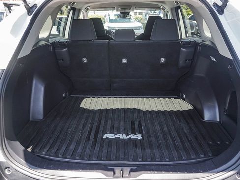 Used 2021 Toyota RAV4 LE FWD image 25