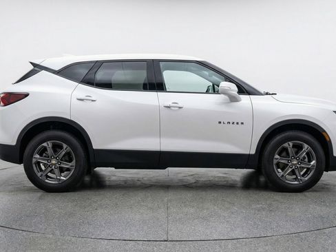 Used 2025 Chevrolet Blazer LT image 11