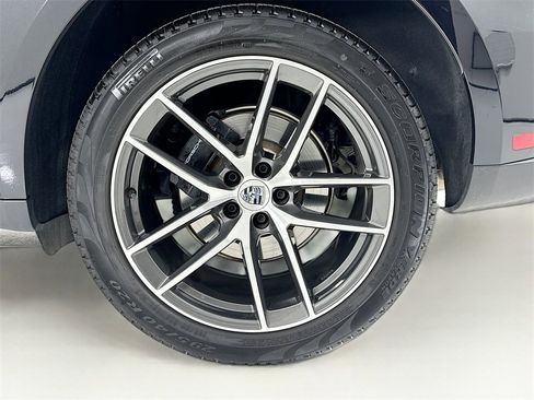 Certified 2025 Porsche Macan image 34